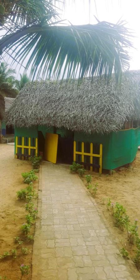 Chan Beach Resort Bahur Exterior photo